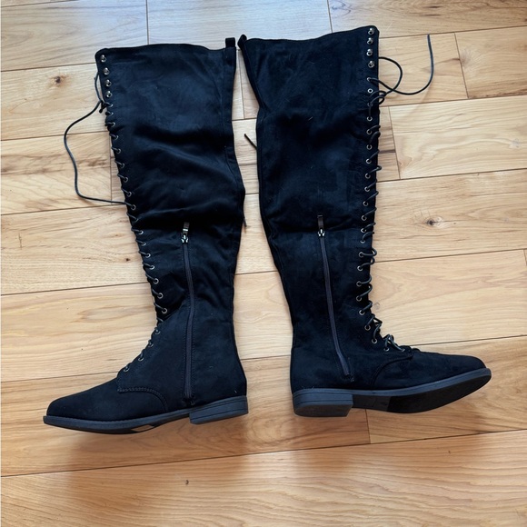 Tall talk flat boot - Picture 2 of 5